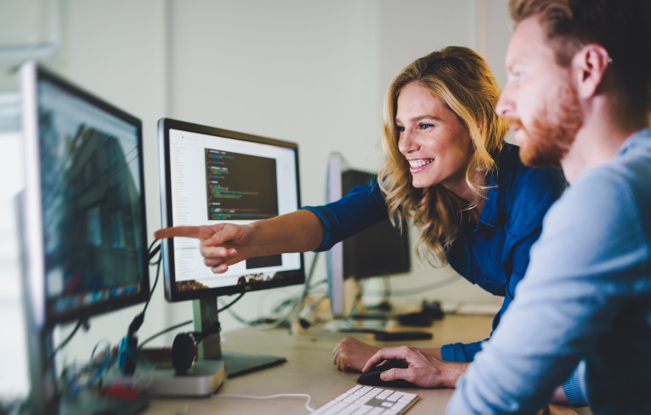 Jakie zadania można outsourcować do software house’ów?